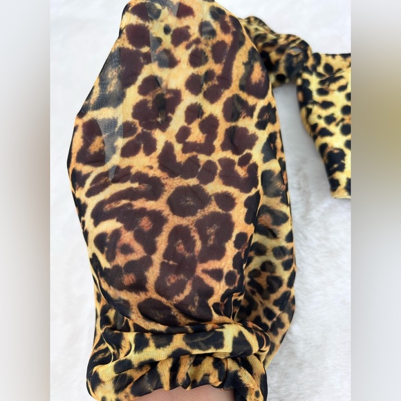 NWT: PRETTYLITTLETHING Leopard Puff Sleeve Strapless Bikini Top - Picture 10 of 10